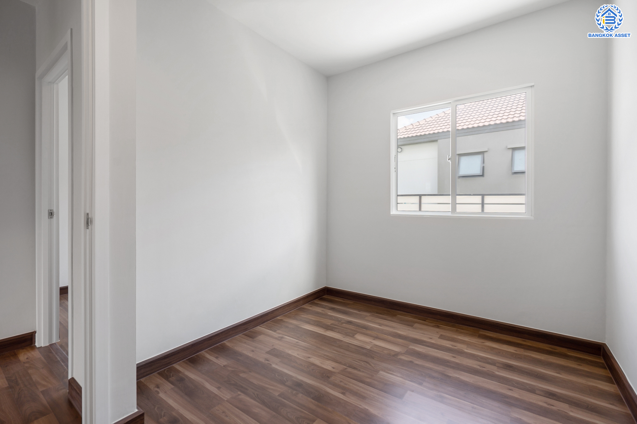 ทาวน์เฮ้าส์มือสองนนทบุรี ม.วิลเลตไลท์ ราชพฤกษ์-ปิ่นเกล้า เนื้อที่ 17.2 ตร.ว. ฟังก์ชัน 3 ห้องนอน 2 ห้องน้ำ จอดรถได้ 2 คัน  บนทำเลสะดวกสบาย เดินทางง่าย เข้า-ออกได้หลายเส้นทาง ทั้งทางราชพฤกษ์ กาญจนาภิเษก และนครอินทร์ เพียง 5 นาทีถึงจุดขึ้นทางด่วน "ศรีรัช"